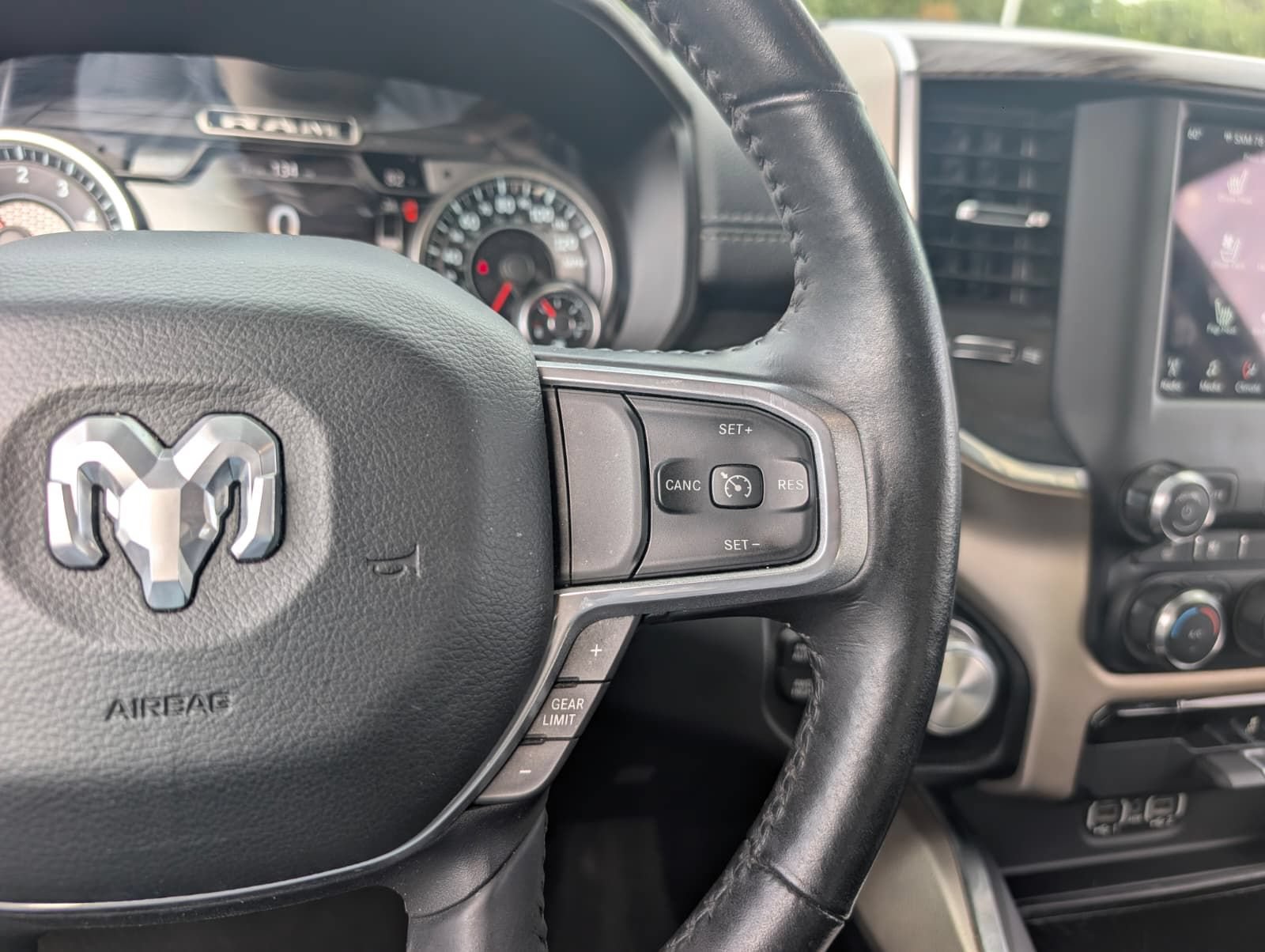 Used 2020 RAM 1500 Laramie AWD/4WD image 31