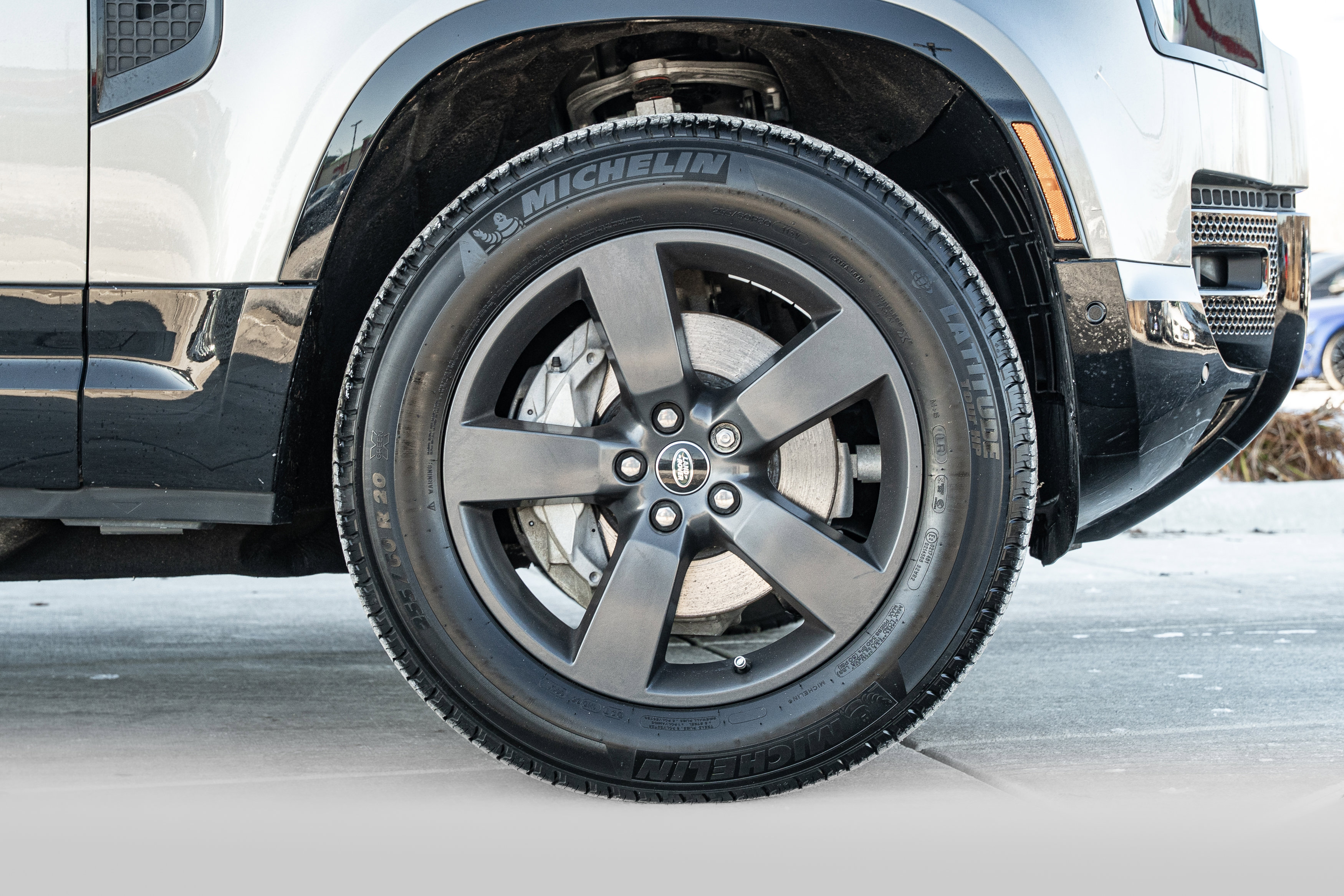 Used 2023 Land Rover Defender 90 X-Dynamic SE image 32