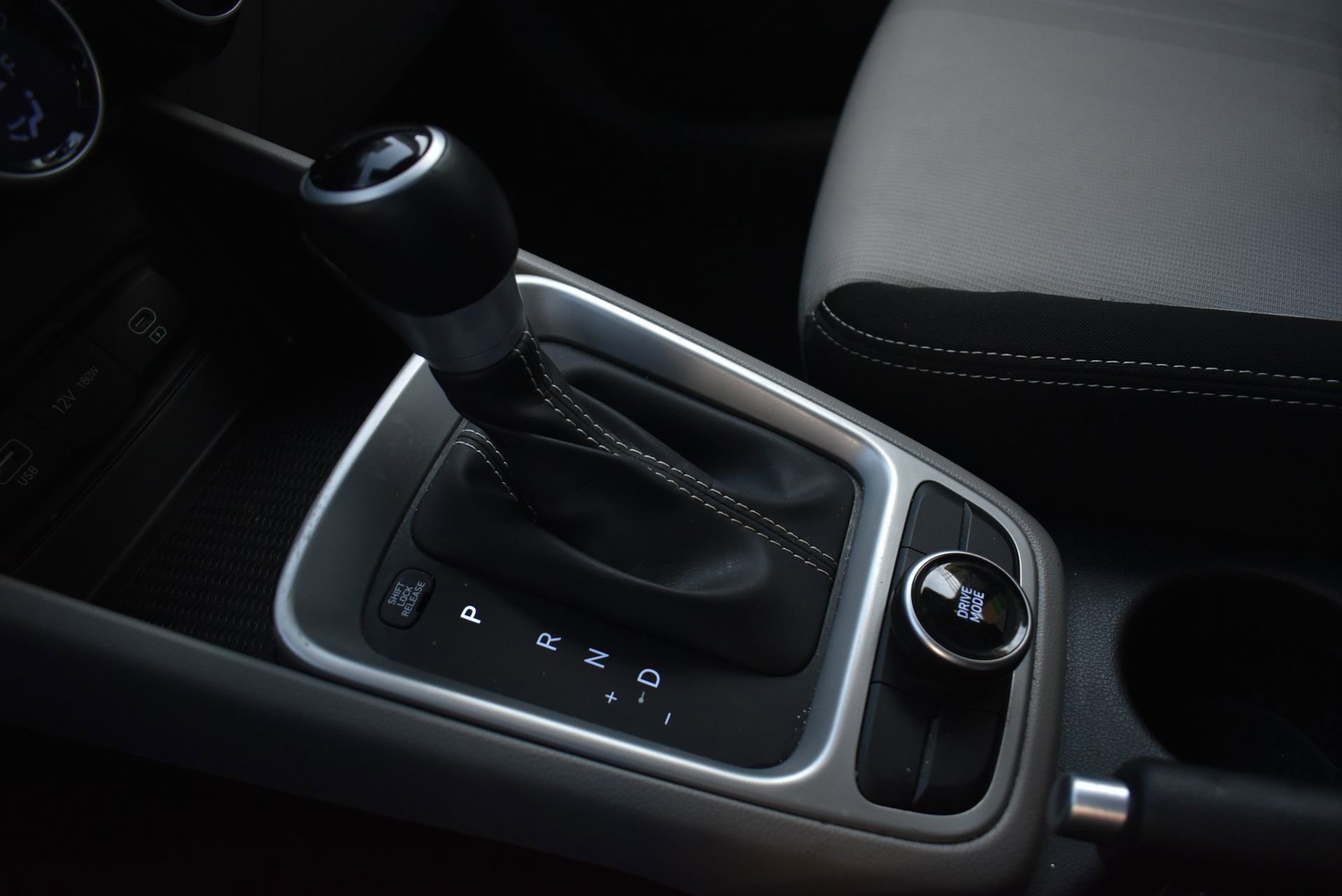 Used 2025 Hyundai Venue SEL FWD image 30