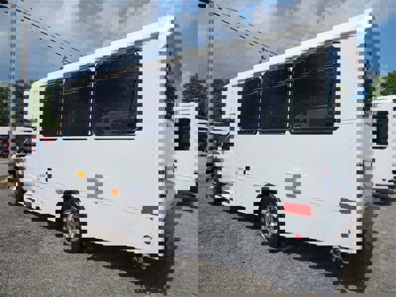 Used 2012 Ford F550 2WD Regular Cab Super Duty w/ Payload Upgrade Pkg image 2