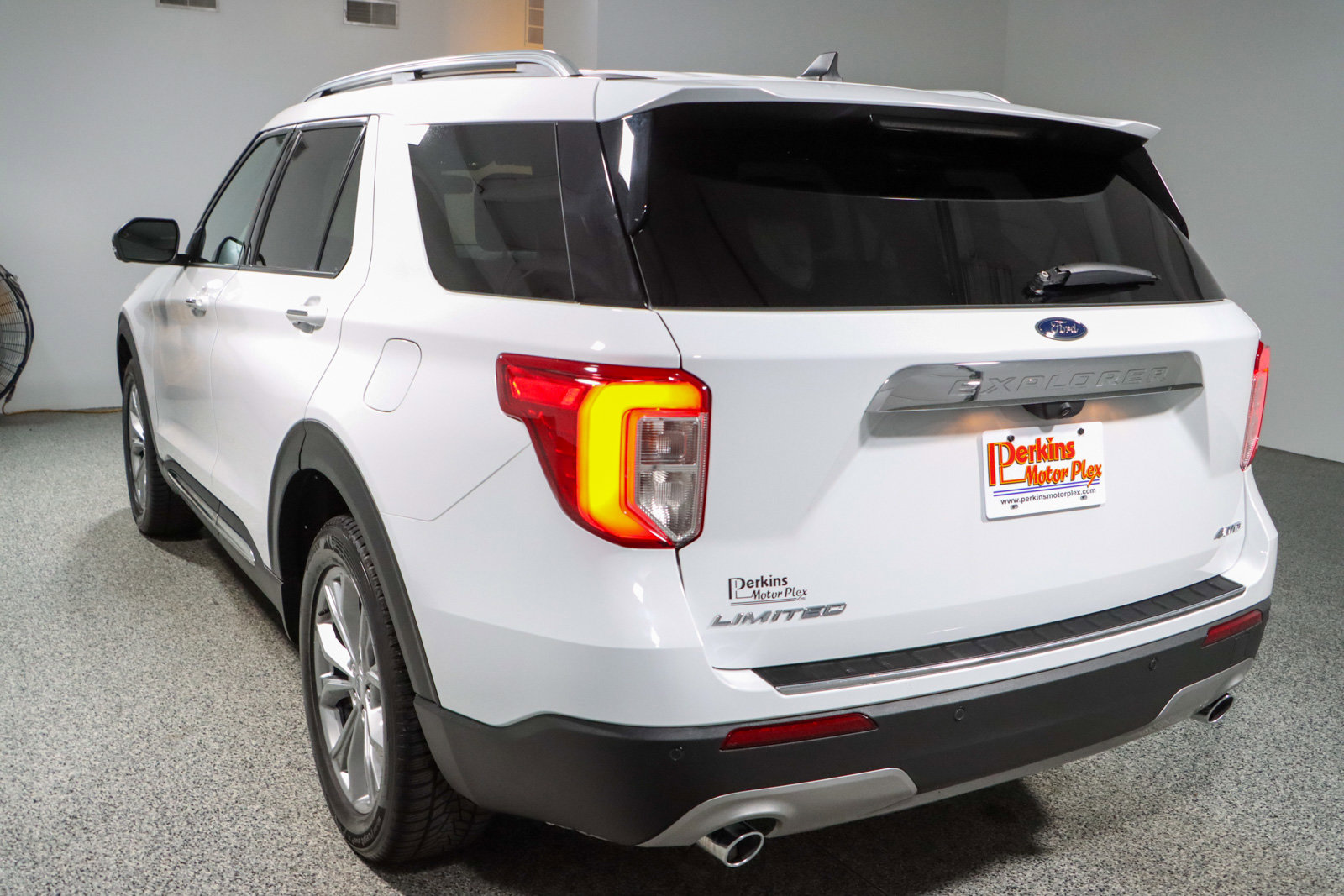 Used 2023 Ford Explorer Limited image 9