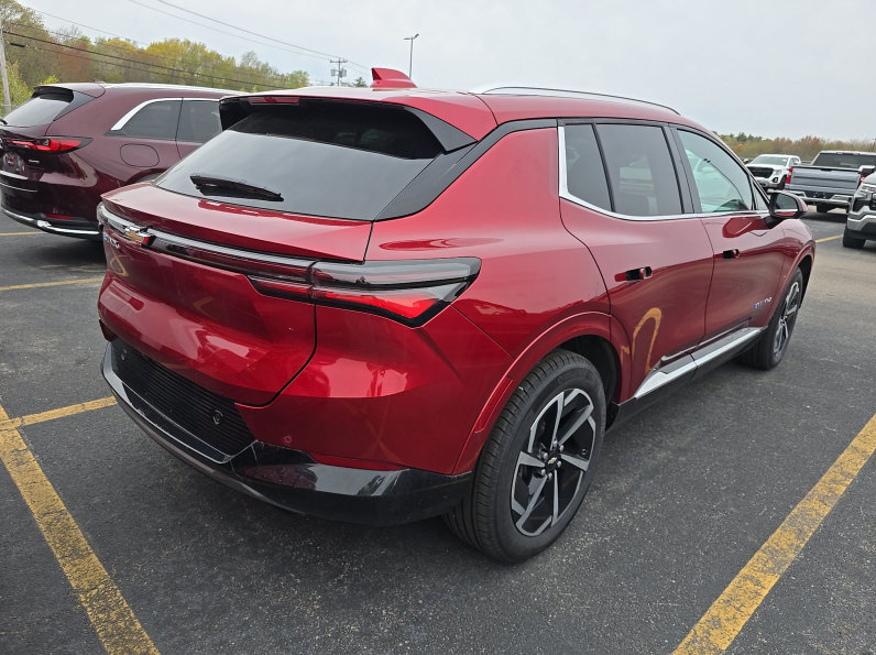 Certified 2025 Chevrolet Equinox EV LT w/ LPO, All-Weather Mat Package FWD image 3