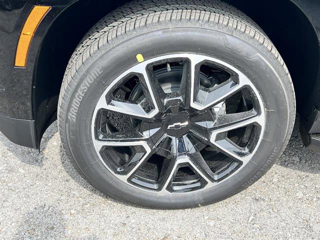 New 2026 Chevrolet Suburban RST w/ RST Capability Package AWD/4WD image 11