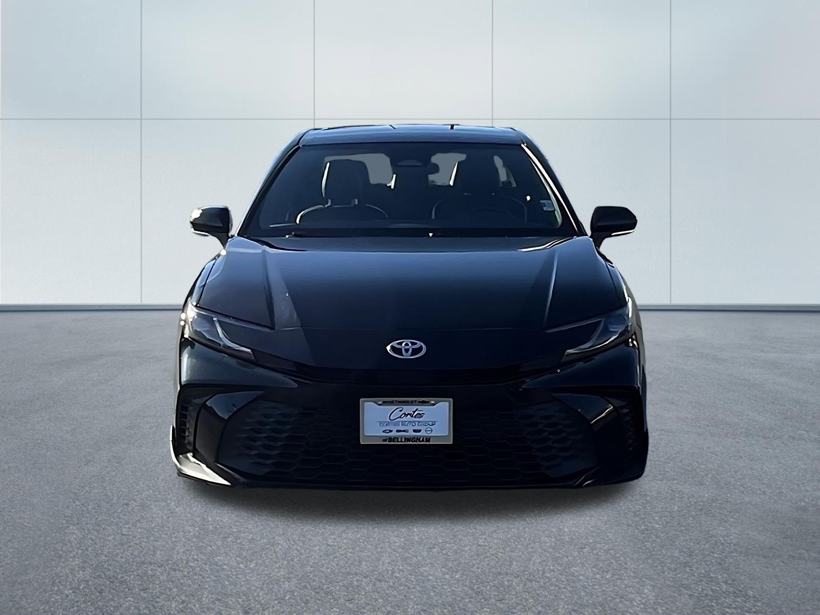 Used 2025 Toyota Camry SE FWD image 2
