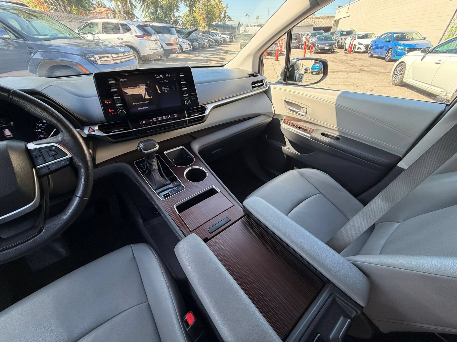 Used 2024 Toyota Sienna XLE FWD image 37