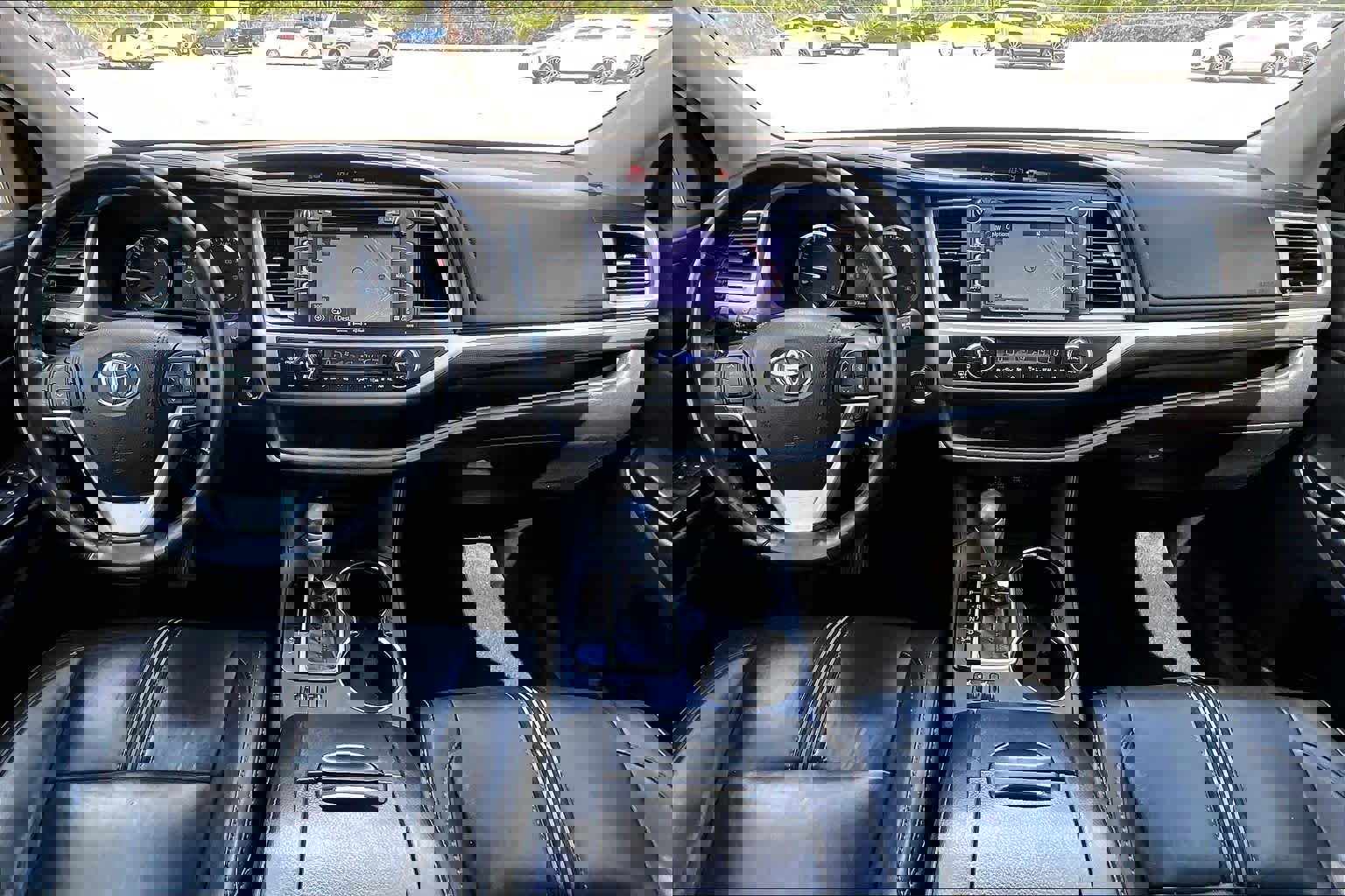 Used 2018 Toyota Highlander SE FWD image 16