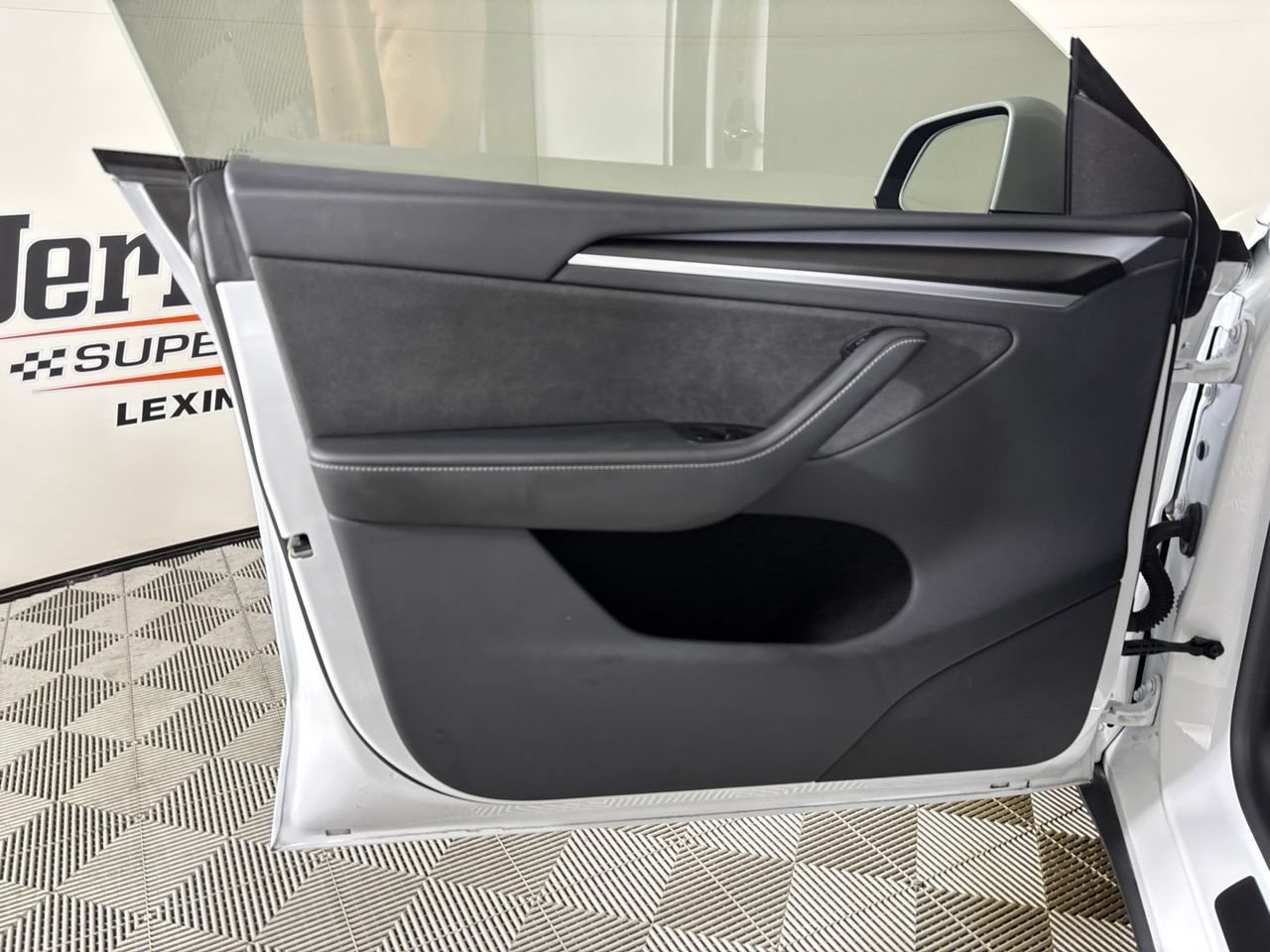Used 2025 Tesla Model Y Long Range RWD image 6