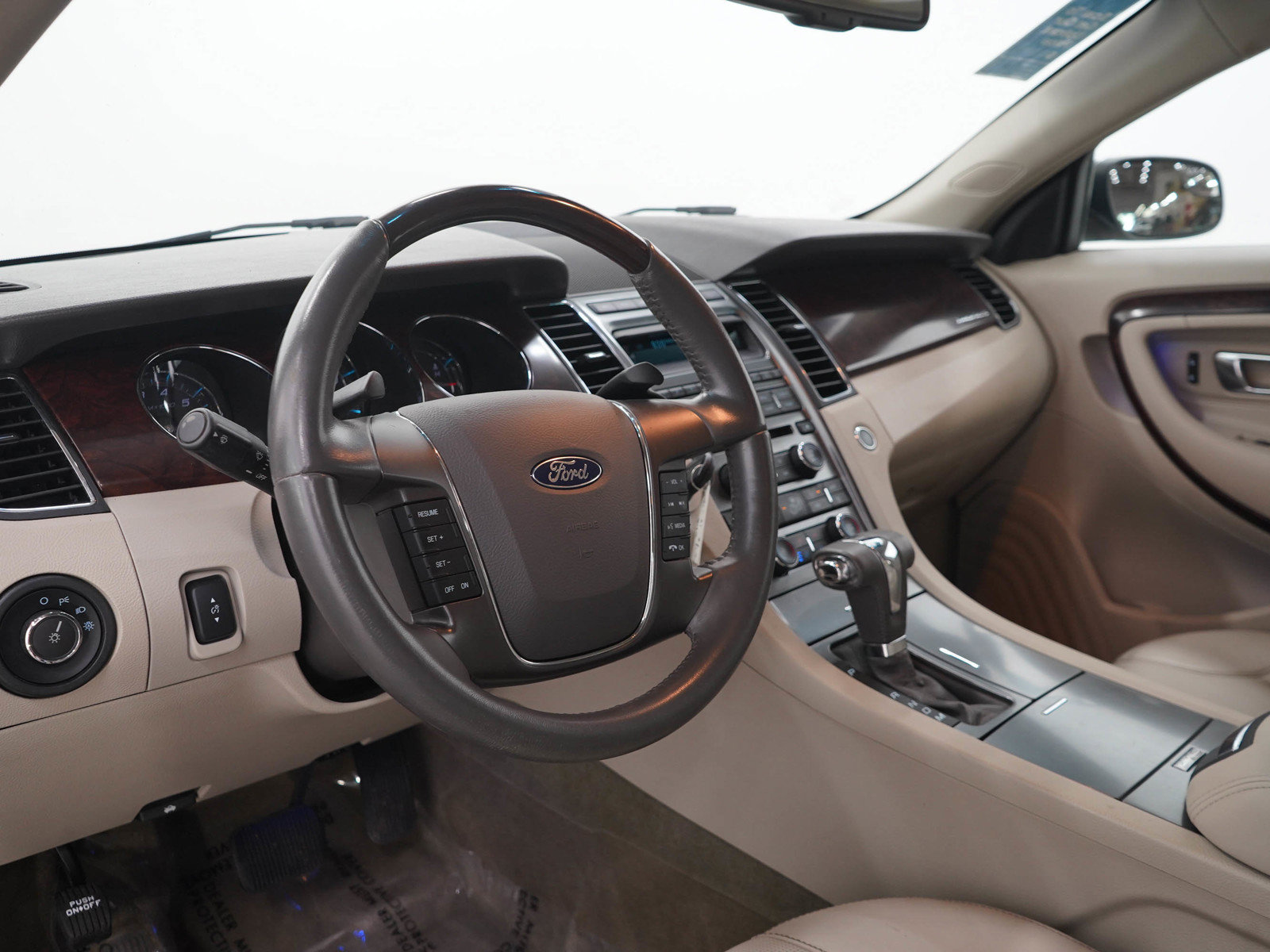 Used 2012 Ford Taurus Limited FWD image 24