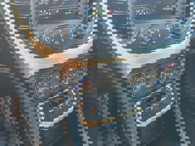 Used 2023 GMC Acadia SLT image 18