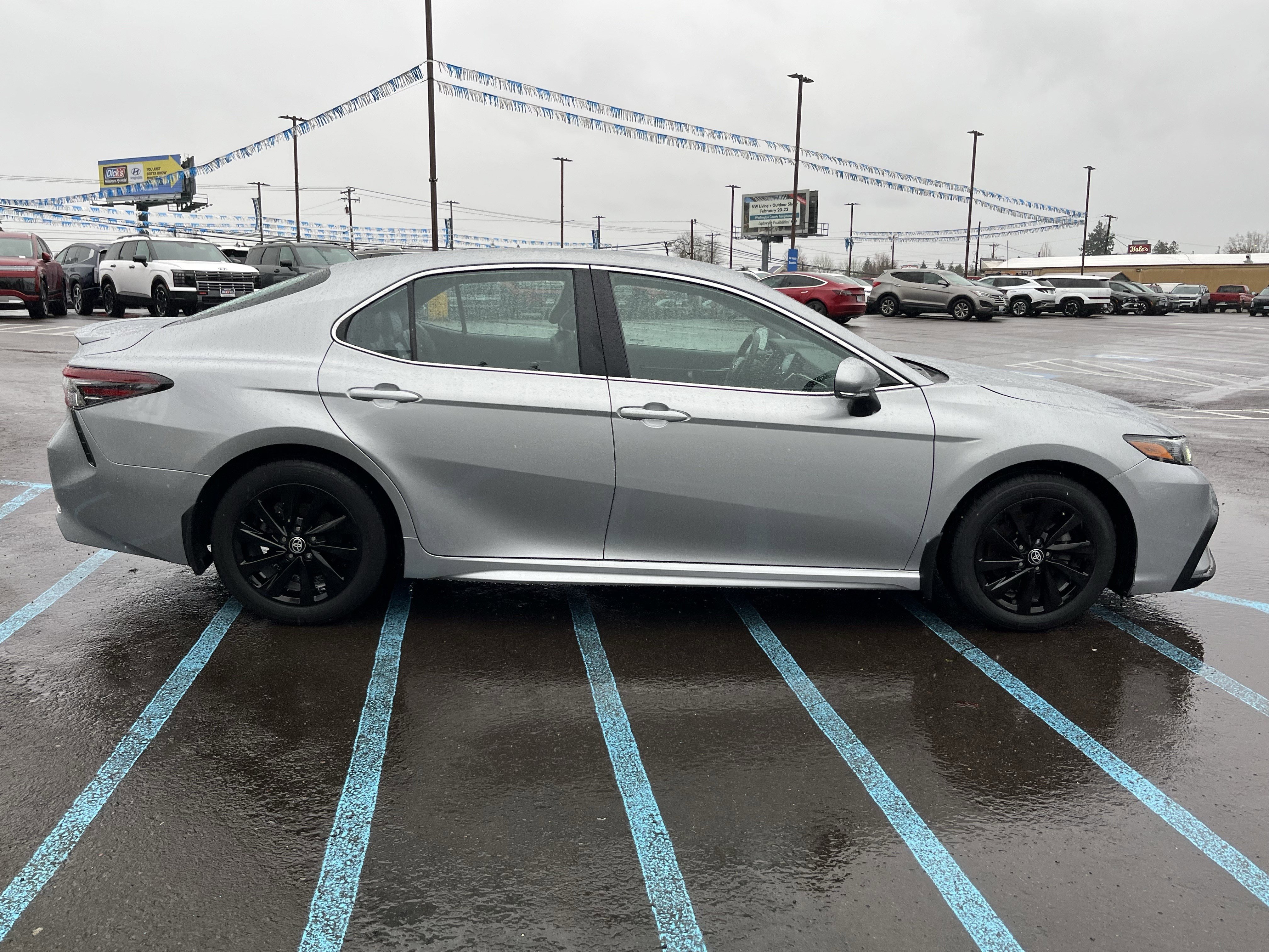 Used 2024 Toyota Camry SE image 6