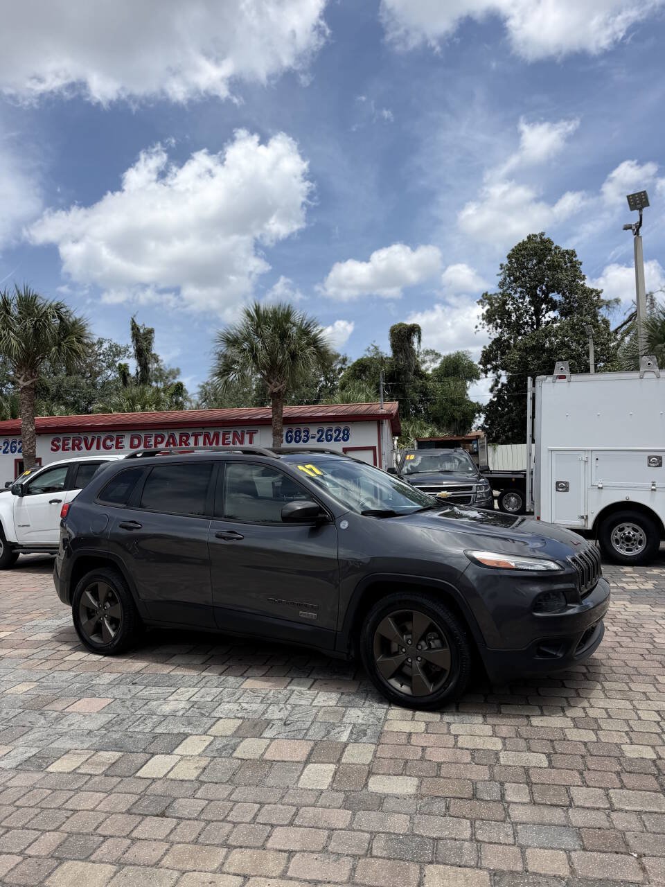 Used 2017 Jeep Cherokee 75th Anniversary FWD image 3