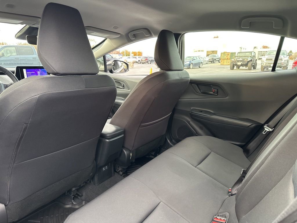 Used 2024 Toyota Prius LE image 28