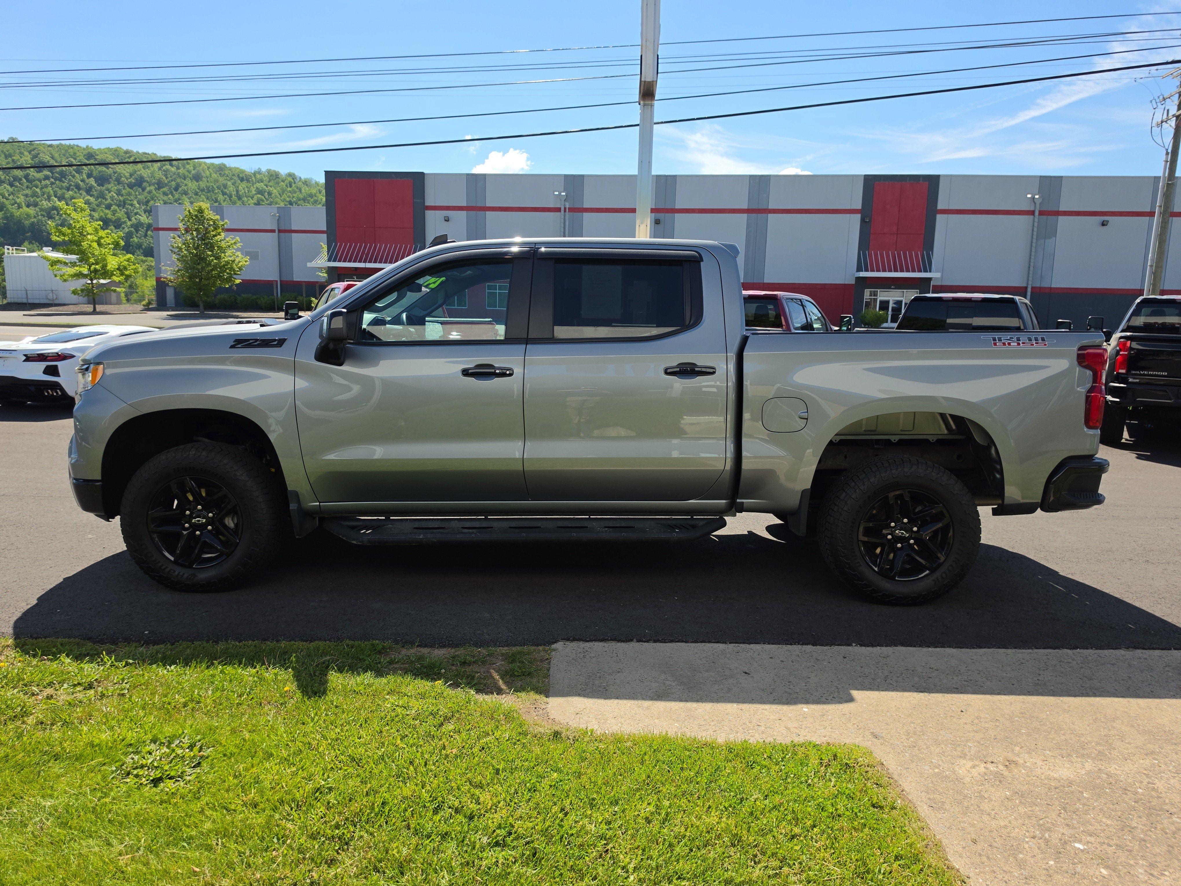 Used 2024 Chevrolet Silverado 1500 LT Trail Boss w/ Convenience Package II AWD/4WD image 7