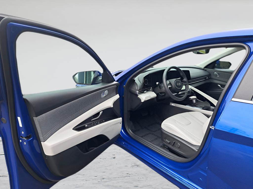 Used 2026 Hyundai Elantra Limited FWD image 9
