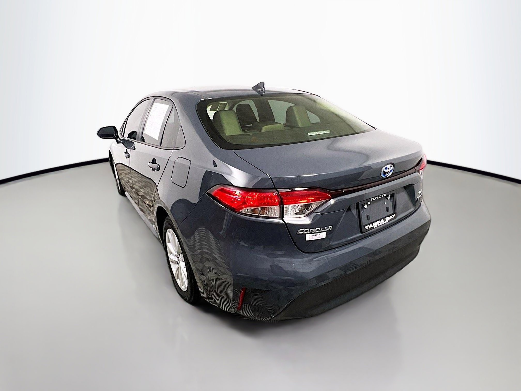 Used 2025 Toyota Corolla LE w/ LE Premium Package image 8