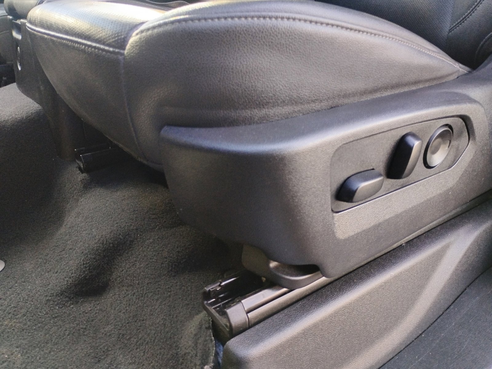 Used 2024 GMC Sierra 1500 SLT image 13