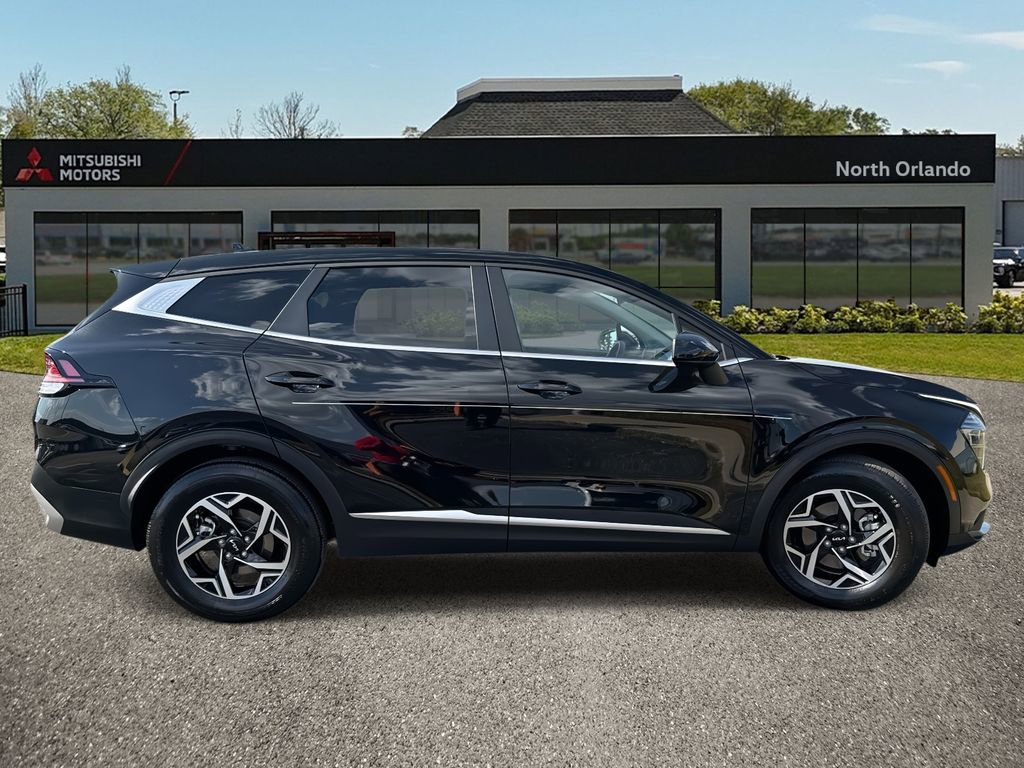 Used 2025 Kia Sportage LX image 6