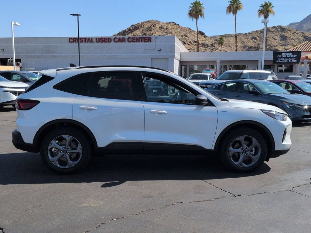 Used 2025 Ford Escape ST-Line FWD image 5