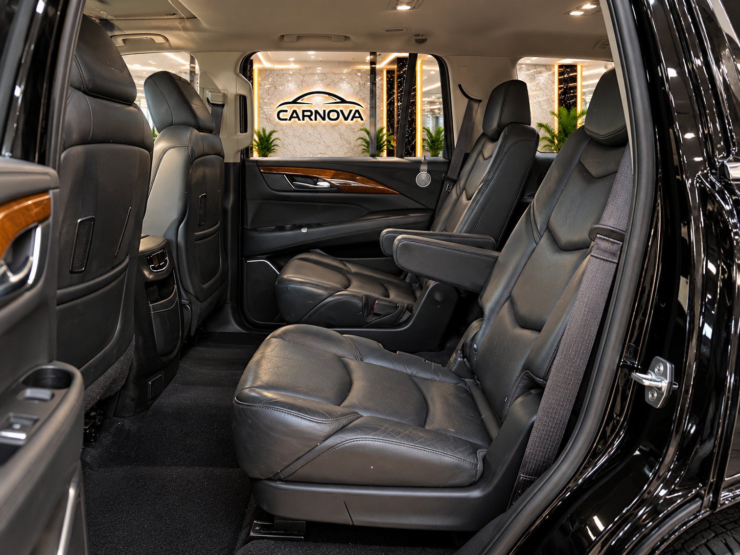 Used 2018 Cadillac Escalade Luxury w/ LPO, Radiant Package RWD image 13