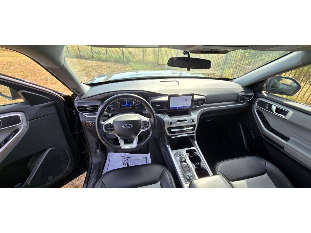 Used 2024 Ford Explorer XLT w/ Equipment Group 202A AWD/4WD image 12