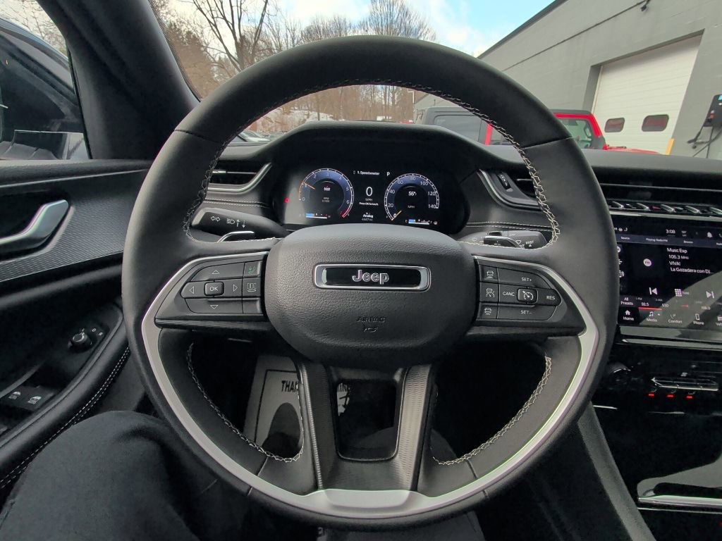 Used 2024 Jeep Grand Cherokee Altitude image 20