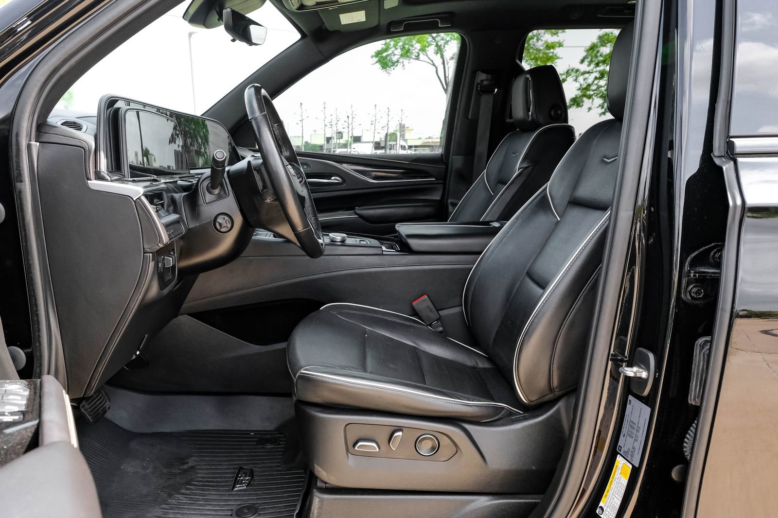 Used 2021 Cadillac Escalade Sport w/ Driver Assist Tech Package image 4