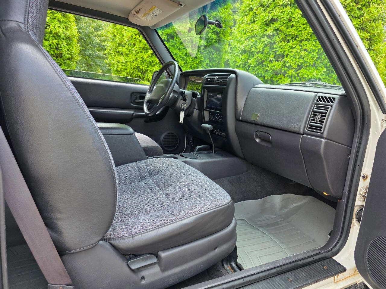 Used 2001 Jeep Cherokee Sport AWD/4WD image 24