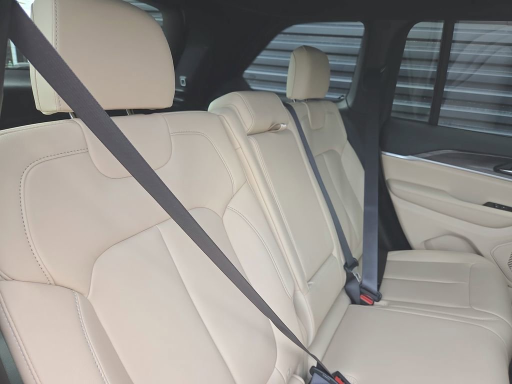 Used 2025 Jeep Grand Cherokee Limited AWD/4WD image 21