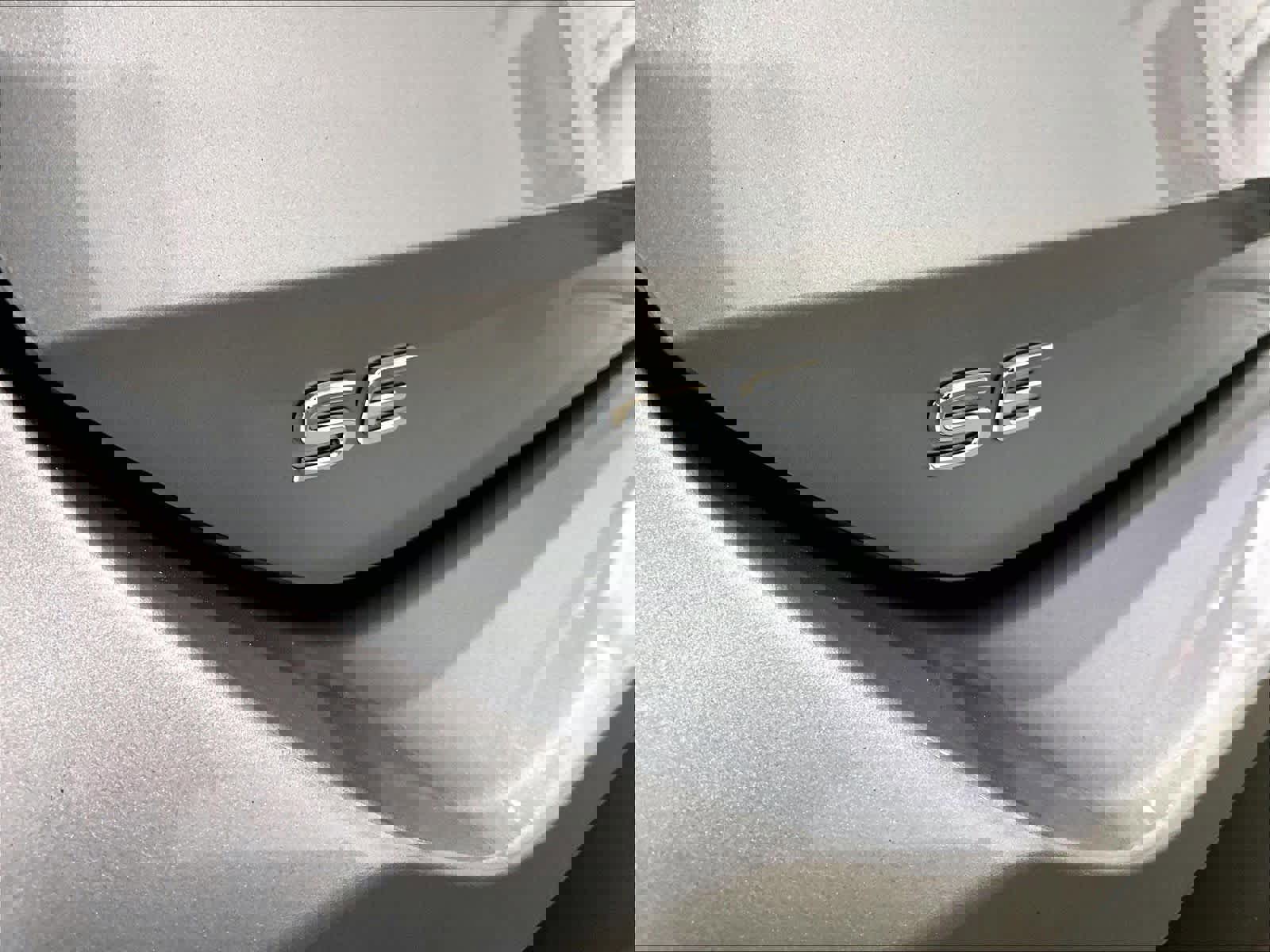 Used 2025 Volkswagen Tiguan SE w/ Panoramic Sunroof Package image 11