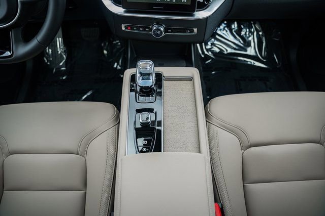 New 2026 Volvo XC90 B6 Plus w/ Protection Package Premier image 25