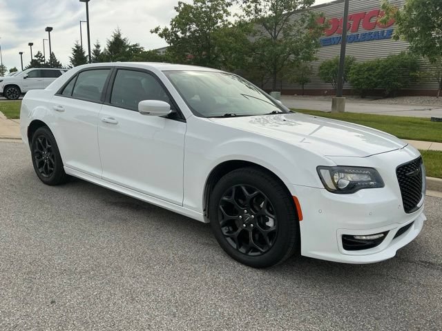 Used 2022 Chrysler 300 Touring L w/ Popular Equipment Group AWD/4WD image 2