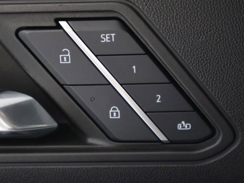 Used 2024 GMC Hummer EV 3X w/ LPO, Illumination Package image 36