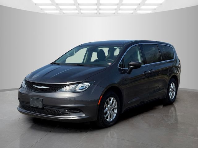 Certified 2023 Chrysler Voyager LX FWD image 3