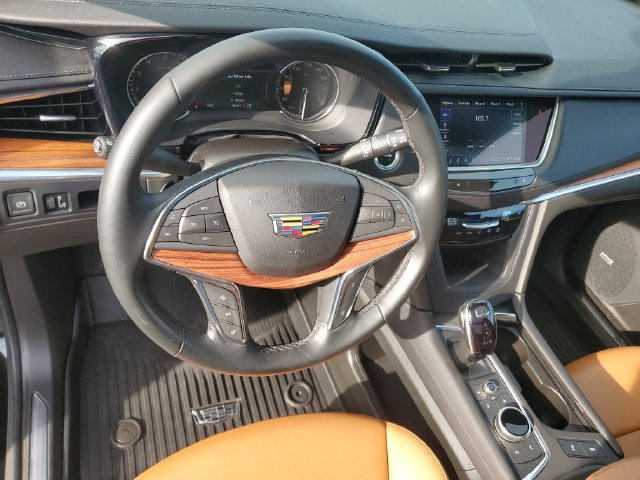 Certified 2025 Cadillac XT5 Premium Luxury w/ LPO, Floor Liner Package AWD/4WD image 15