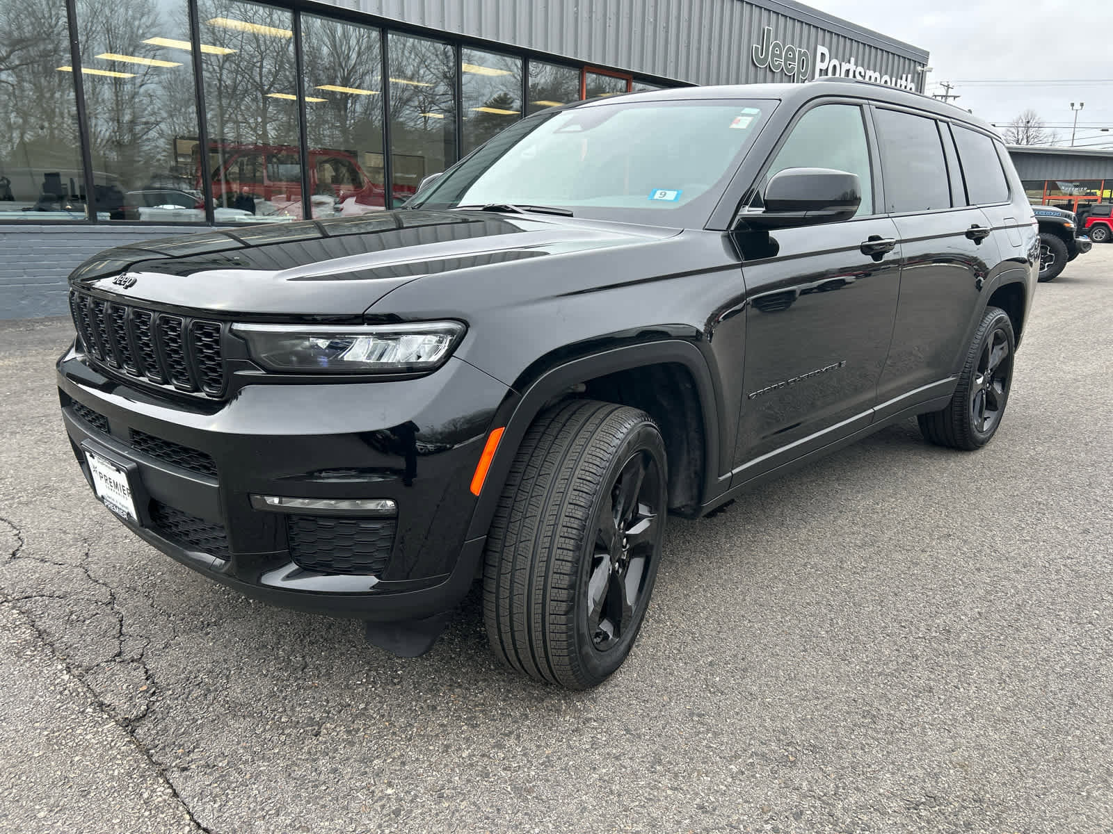 Used 2025 Jeep Grand Cherokee L Limited w/ Black Appearance Package image 11