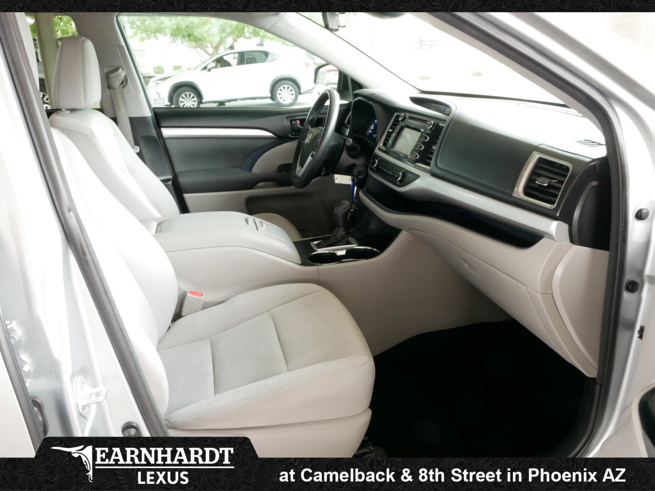 Used 2017 Toyota Highlander LE image 10