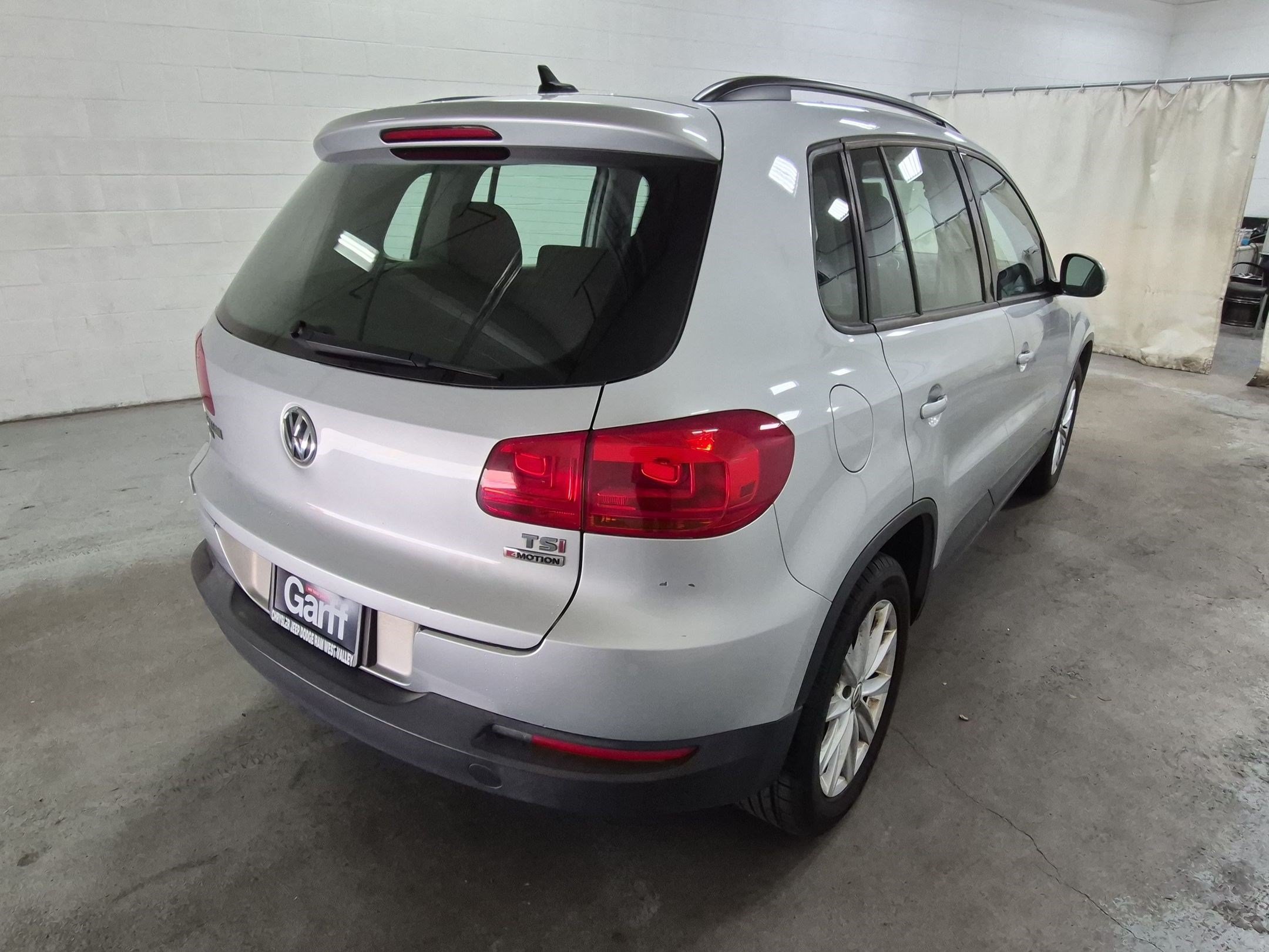 Used 2017 Volkswagen Tiguan Limited w/ Premium Package AWD/4WD image 7