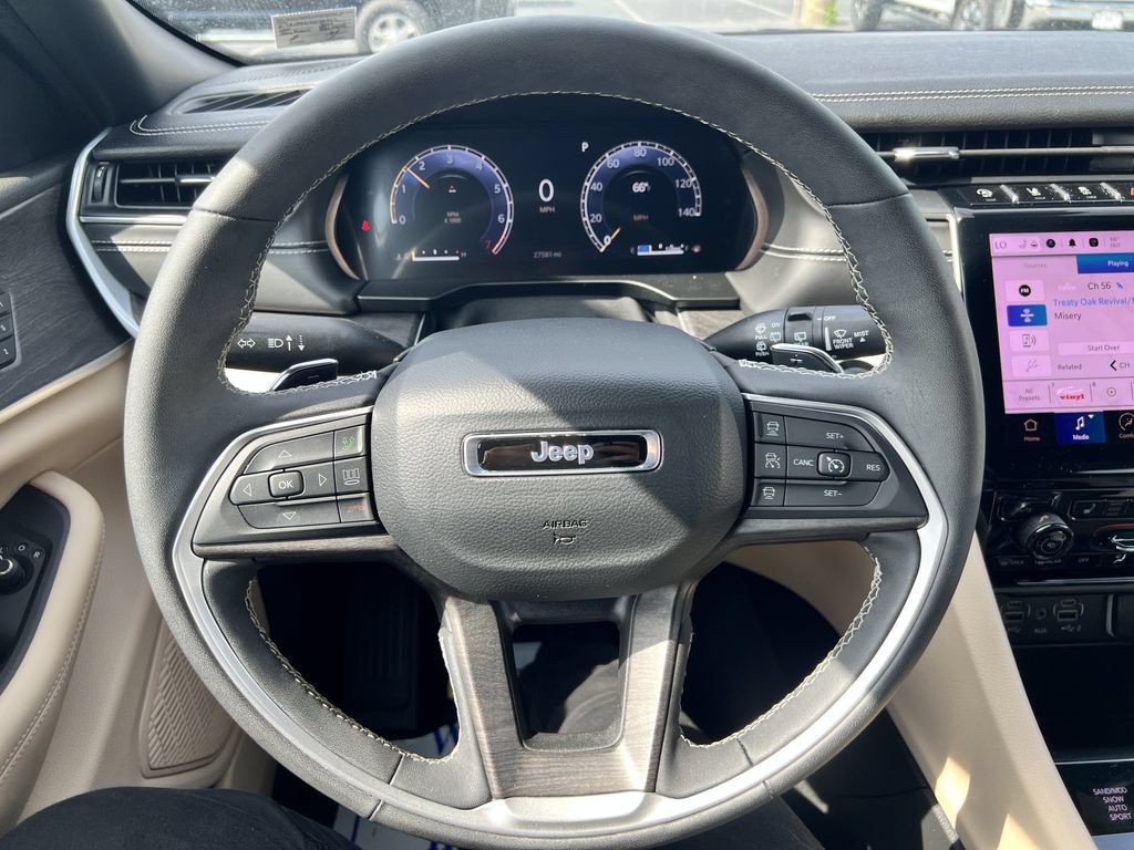 Certified 2025 Jeep Grand Cherokee Limited AWD/4WD image 10