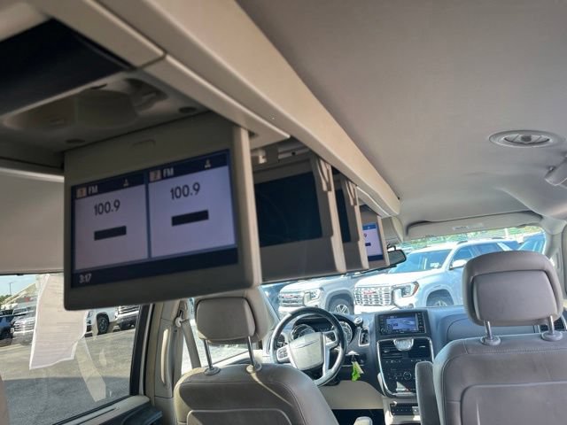 Used 2012 Chrysler Town & Country Touring-L w/ Entertainment Group #2 FWD image 38