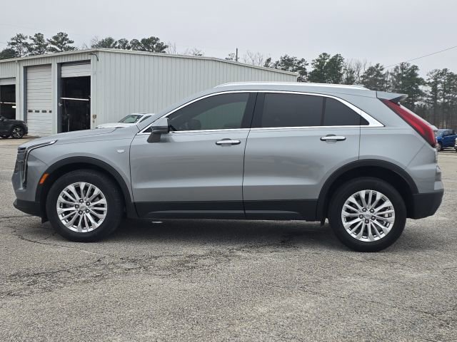 Used 2024 Cadillac XT4 Luxury w/ Cold Weather Package image 2