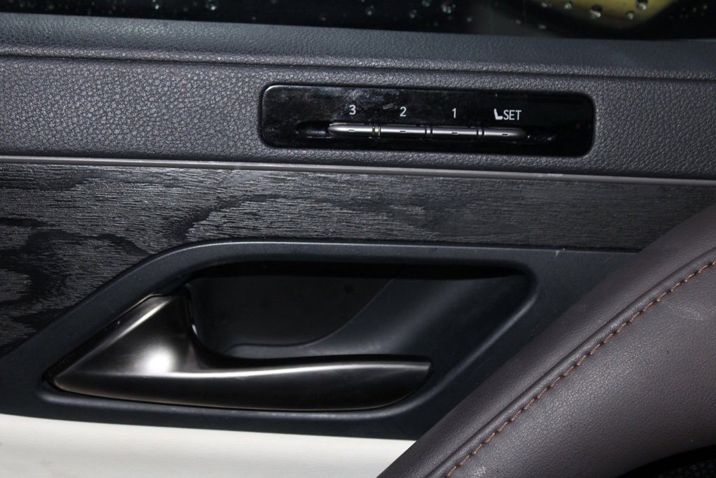 Used 2022 Lexus LX 600 4WD w/ Luxury Package image 11