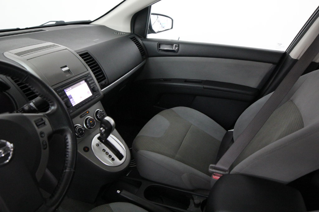 Used 2012 Nissan Sentra 2.0 SR w/ Special Edition Pkg FWD image 18