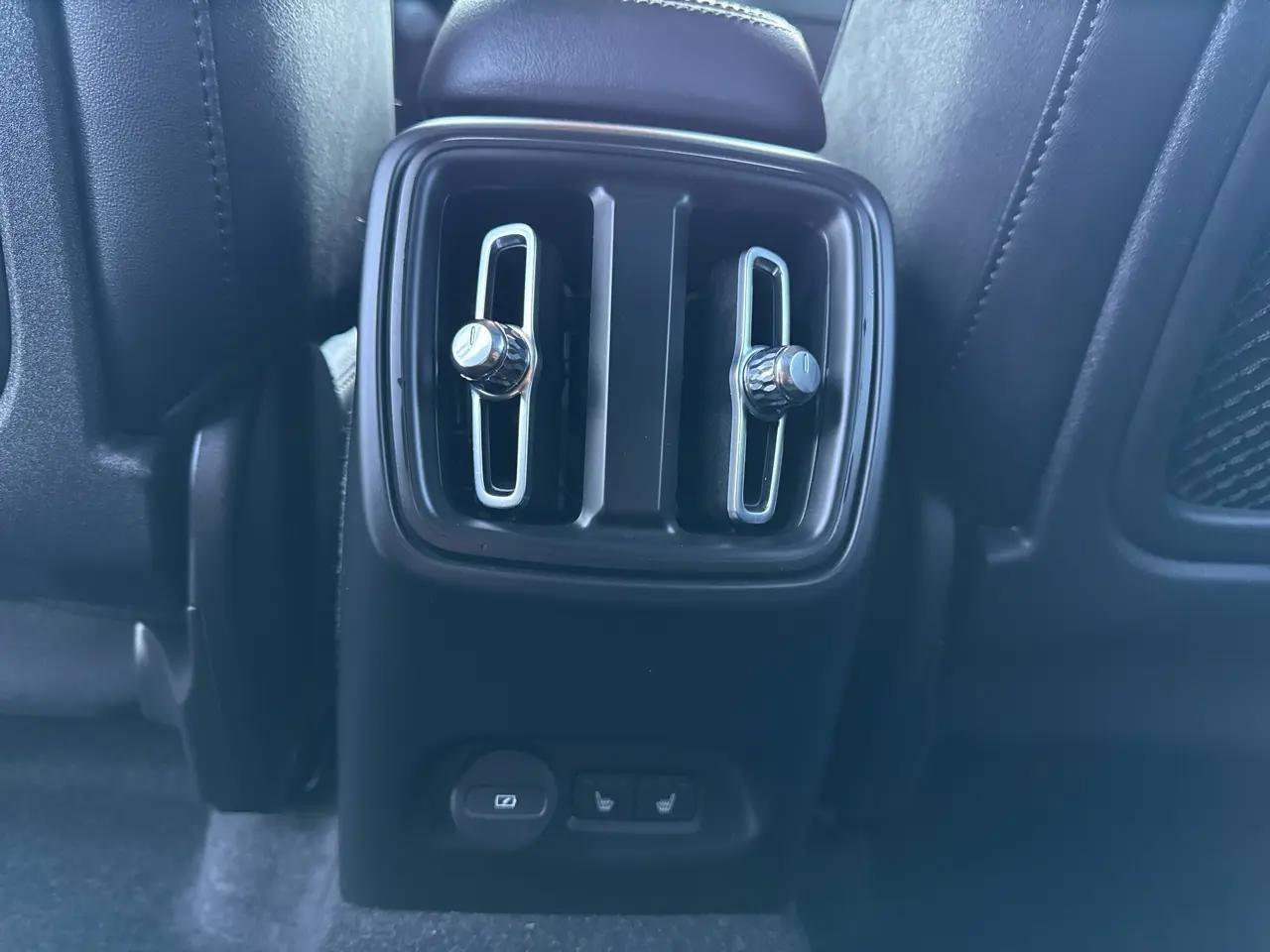 Used 2021 Volvo XC40 P8 Recharge w/ Climate Package image 50