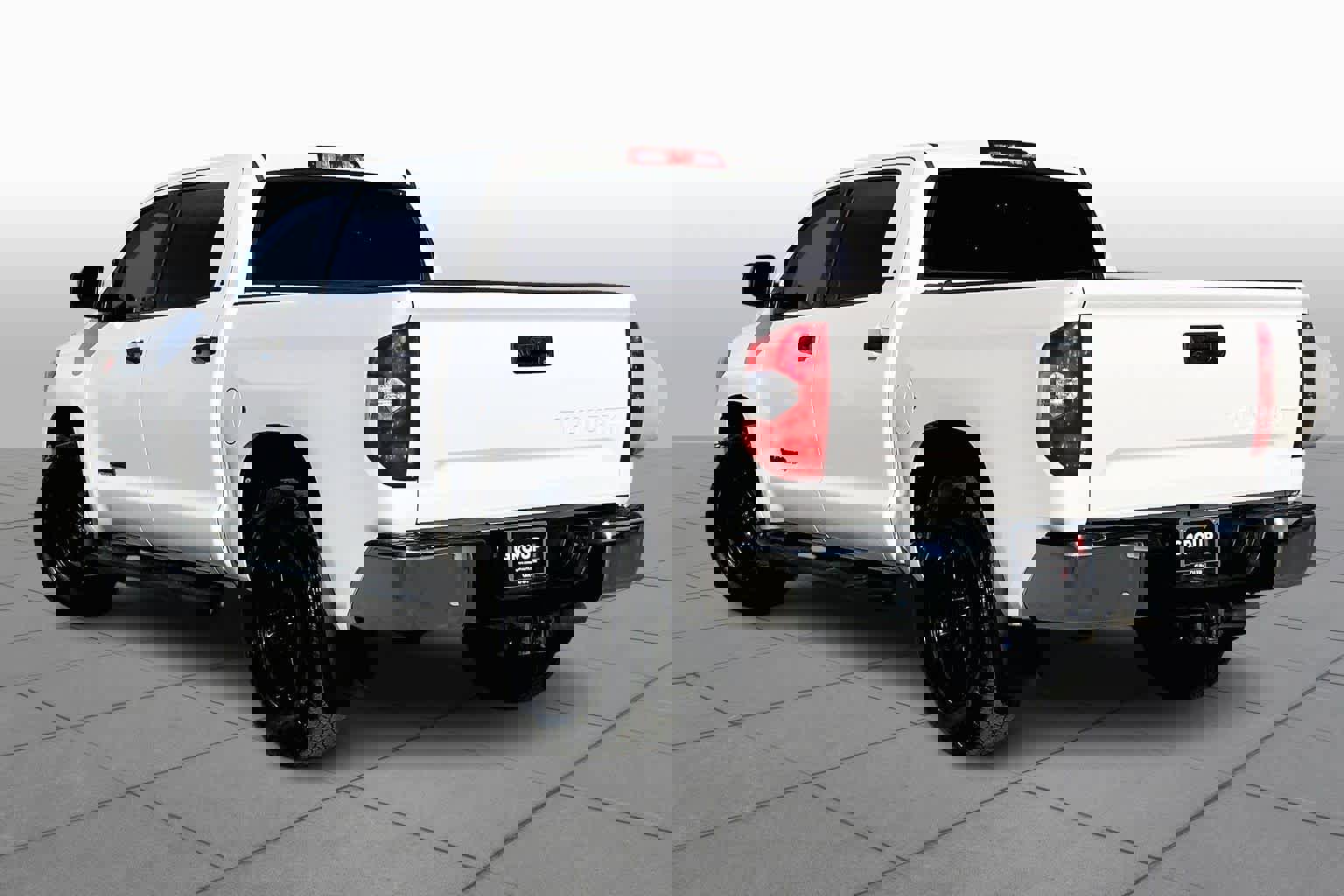 Used 2015 Toyota Tundra SR5 w/ SR5 Upgrade Package image 11