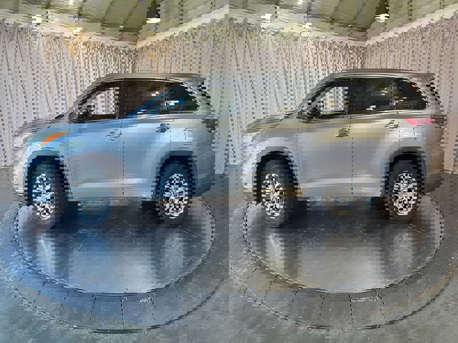 Used 2014 Toyota Highlander LE image 8