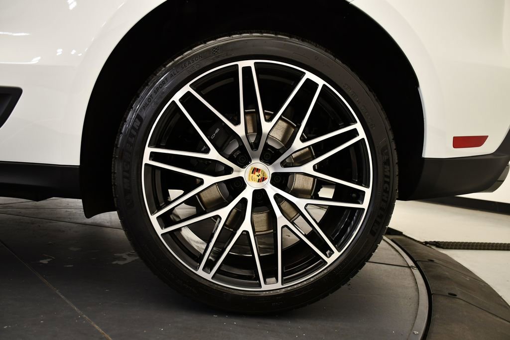 Used 2026 Porsche Macan AWD/4WD image 17