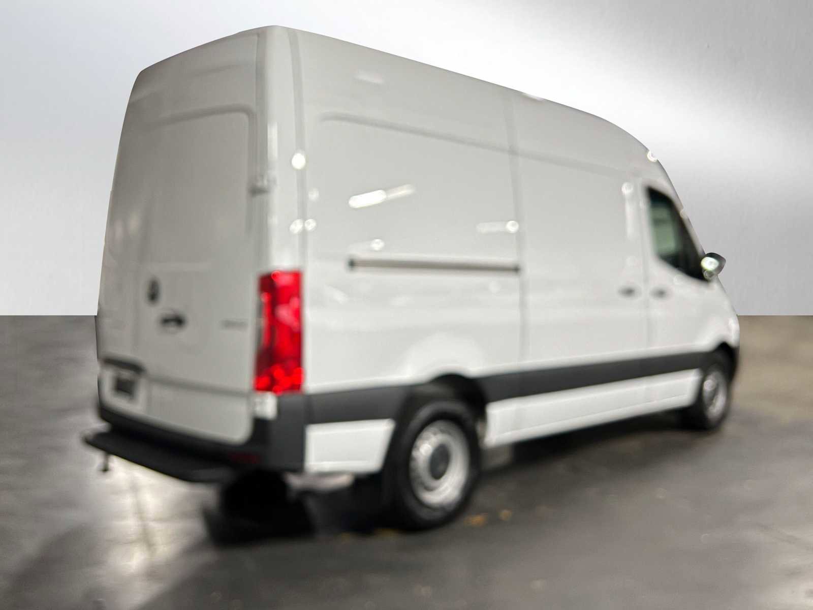 Used 2025 Mercedes-Benz Sprinter 2500 image 3