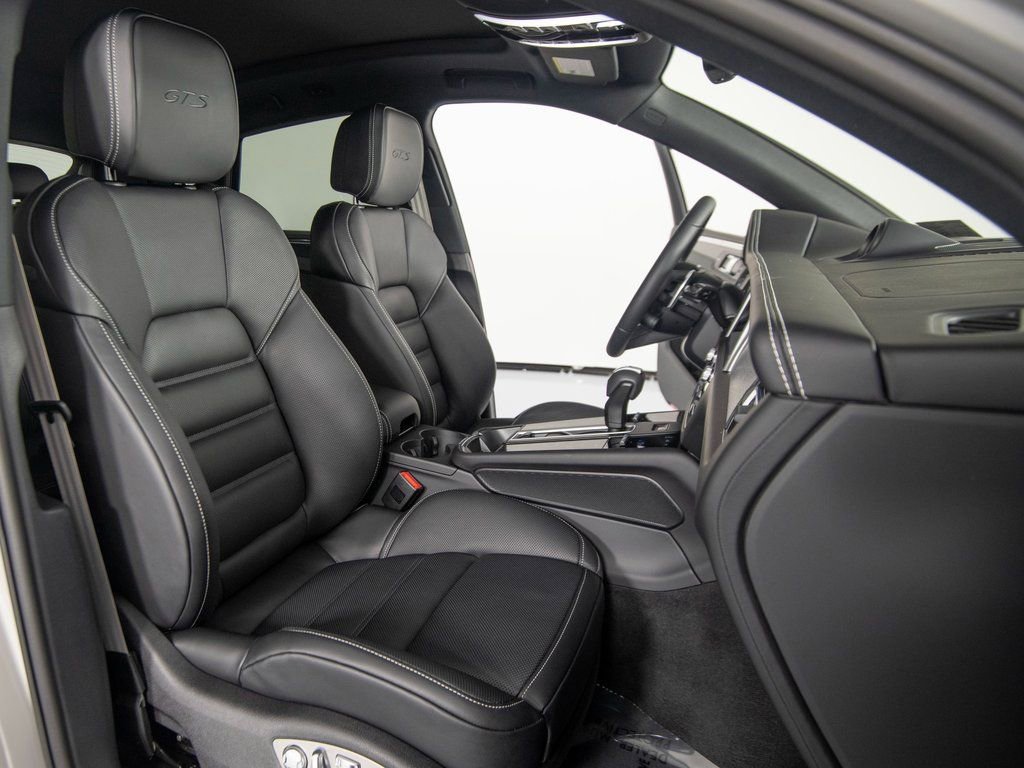 New 2026 Porsche Macan GTS image 34