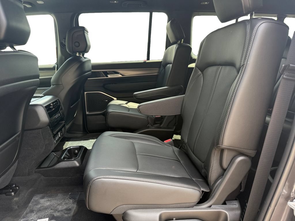 New 2026 Jeep Grand Wagoneer L 4WD w/ Premium Group I image 13