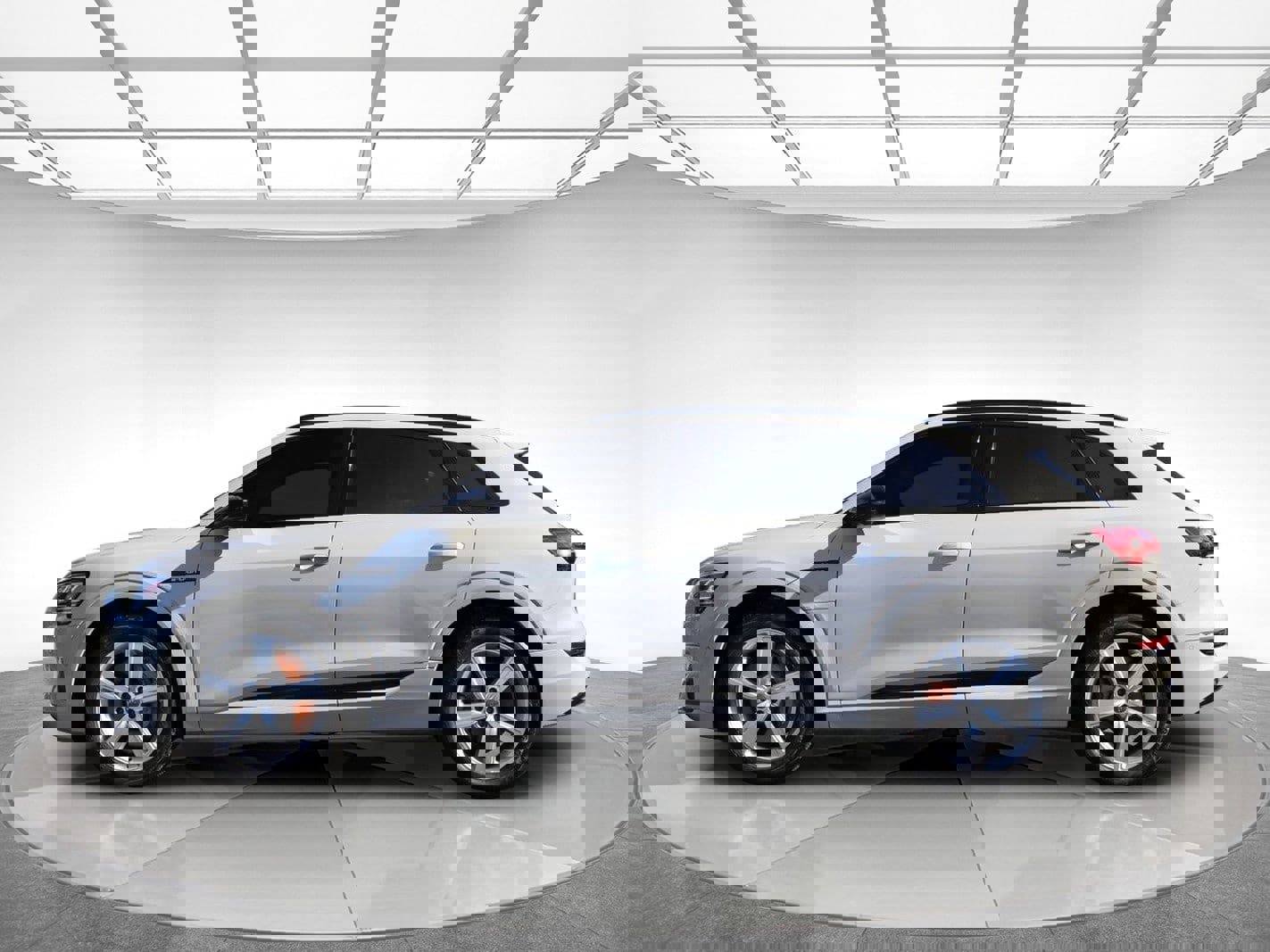 Used 2019 Audi e-tron Premium Plus image 5